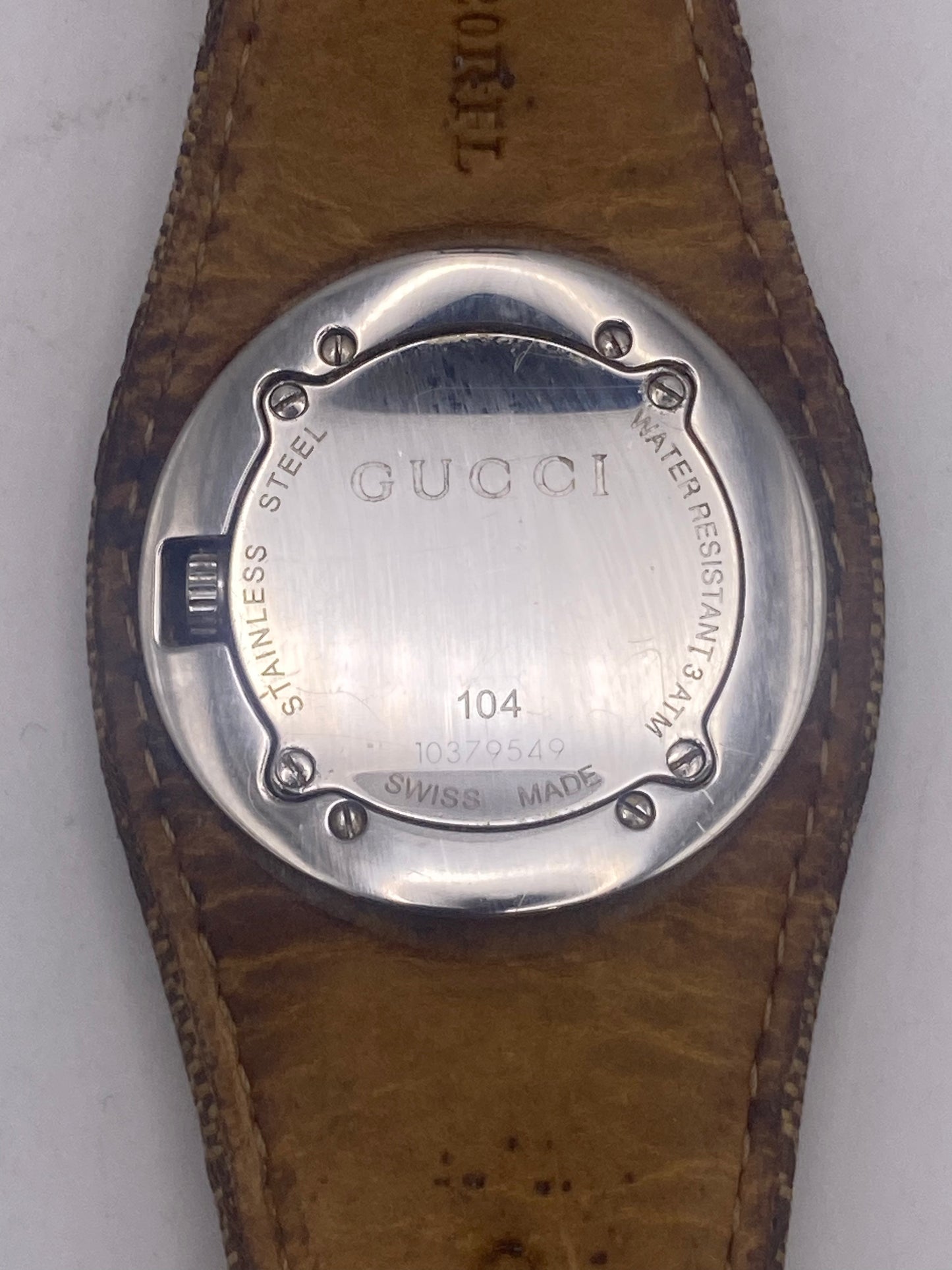 Gucci 104 Silver Dial Usual Quartz Dress Watch