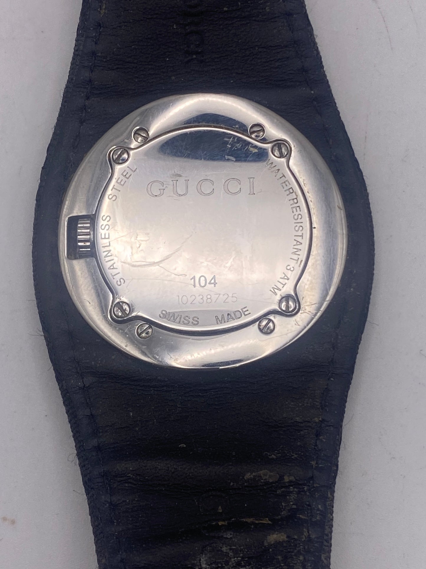 Gucci 104 Black Dial Usual Quartz Dress Watch