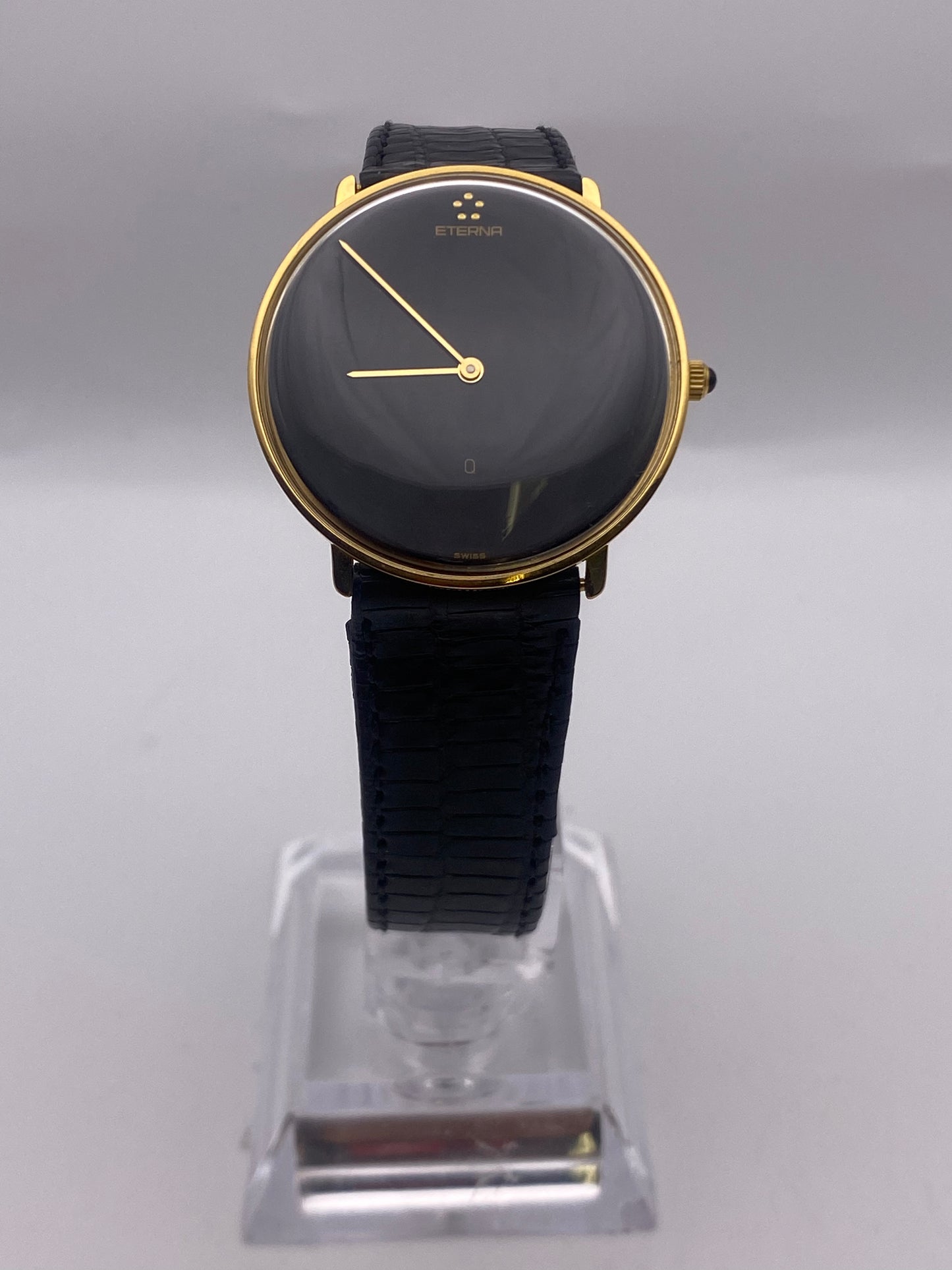 Vintage Gents Quartz Onyx Dial Gold Plated Dress Watch