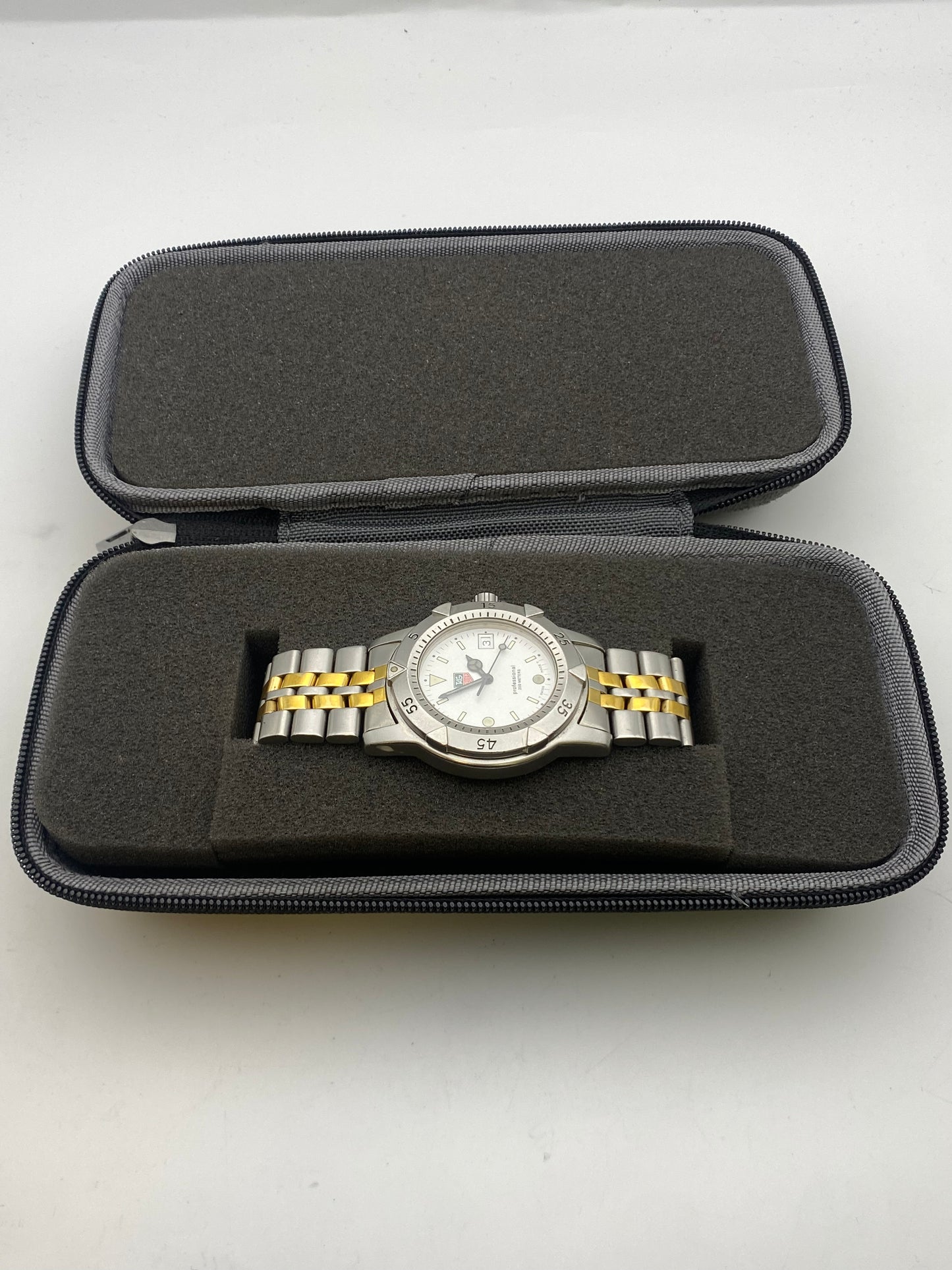 Tag Heuer Professional 1500 Series Quartz Gents Size With Travel Pouch