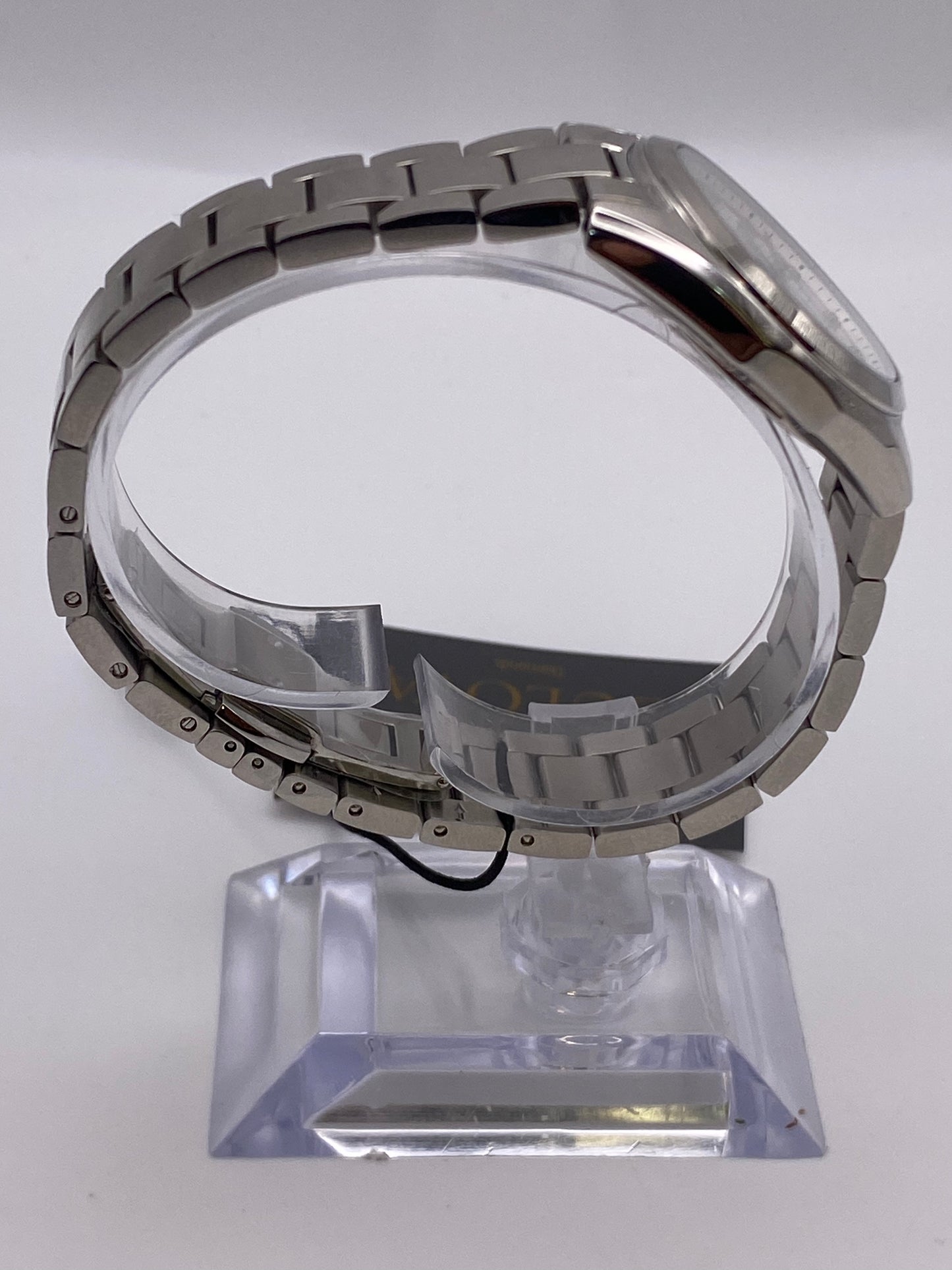 Ladies Bulova Quartz Dress Watch Mother Of Pearl & Diamonds