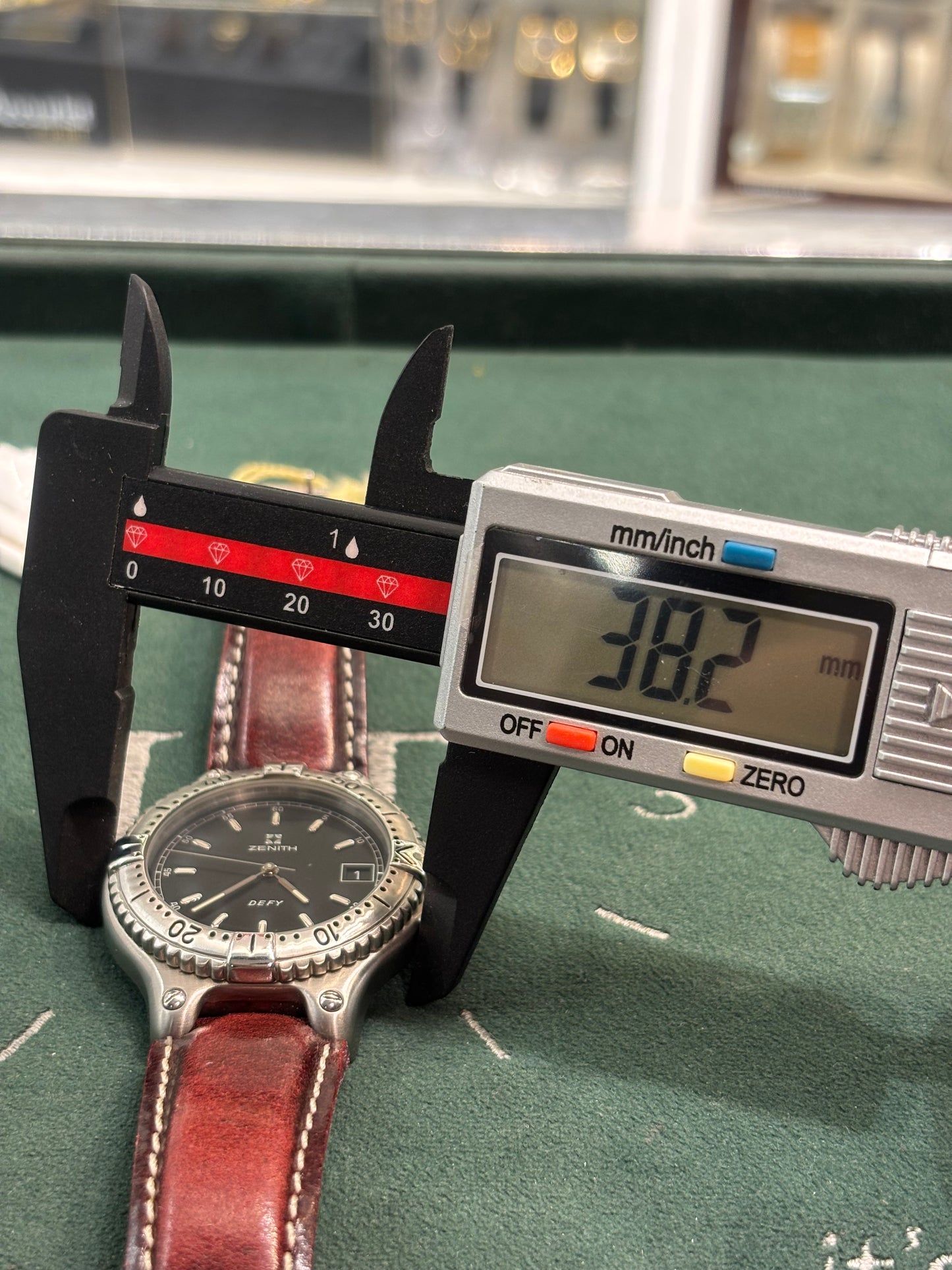 Vintage Gents Zenith Defy Quartz