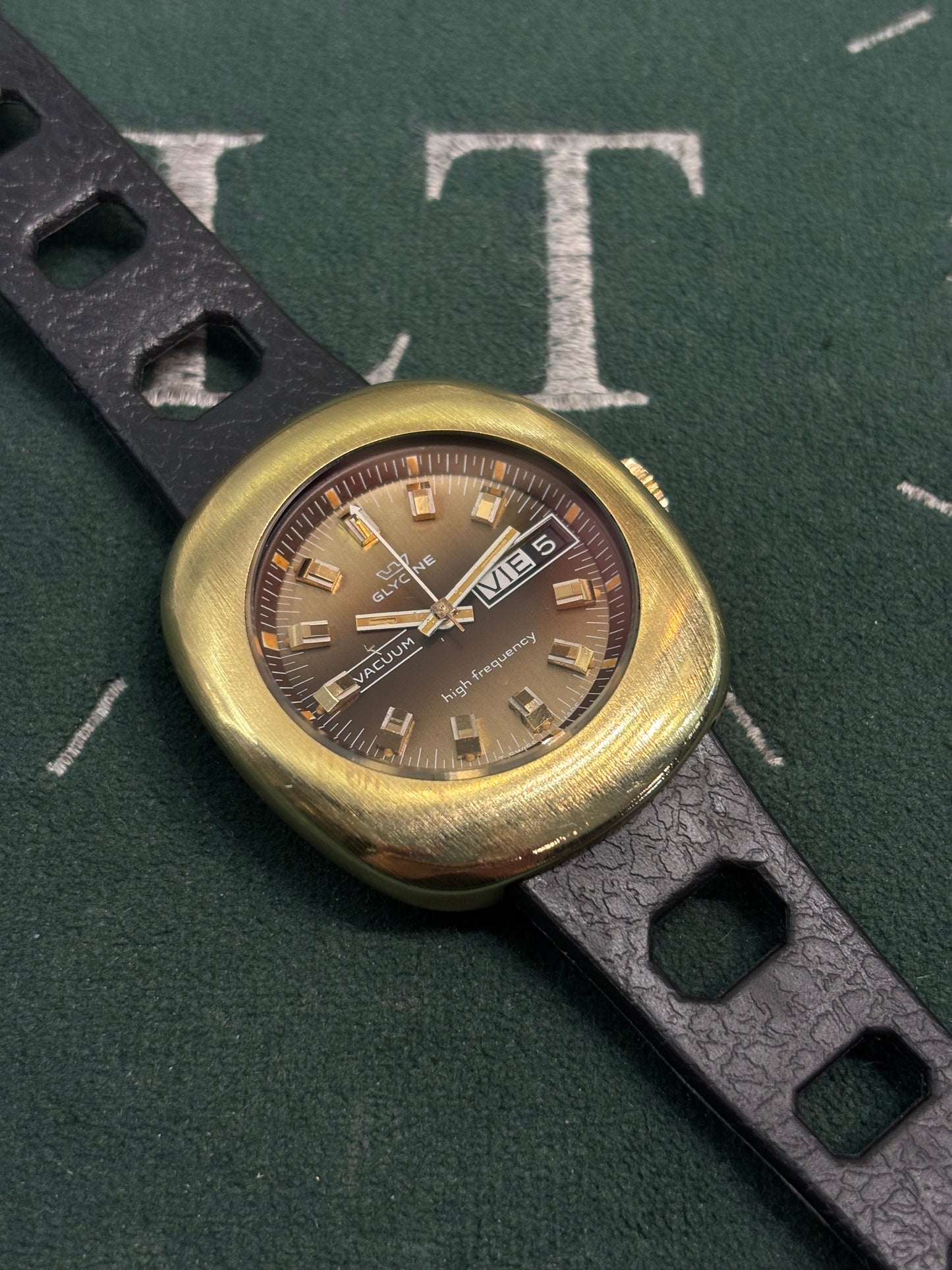 Vintage Gents Automatic Glycine Vacuum