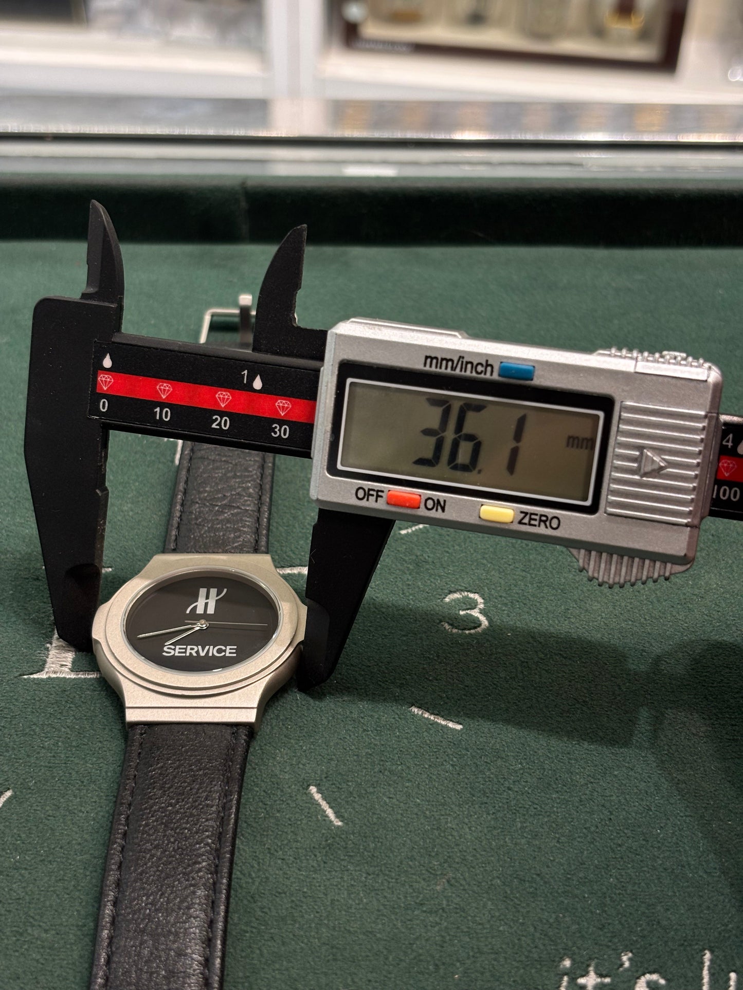 Vintage Gents Quartz Hublot Service Watch