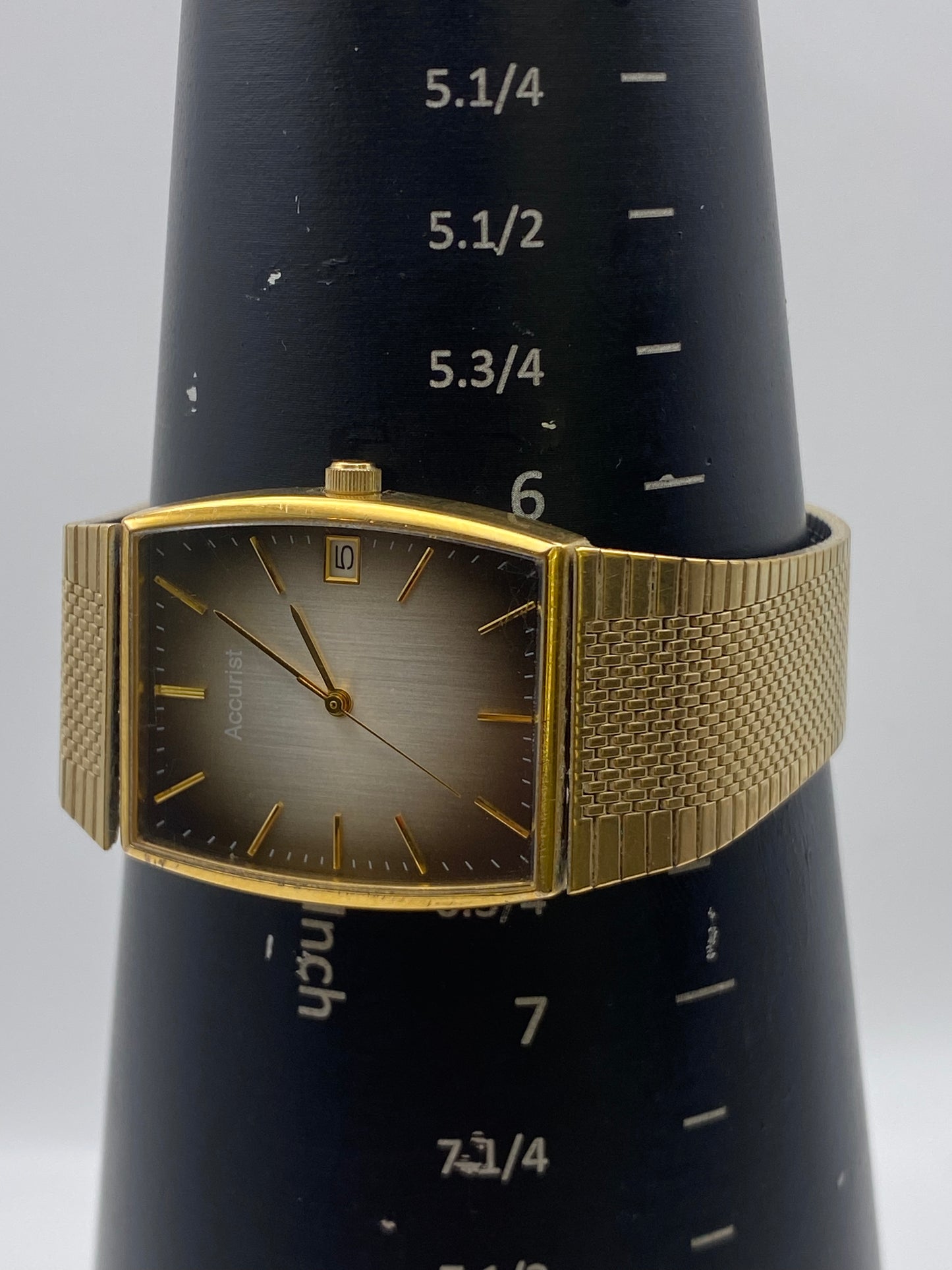 Vintage Gents Accurist Gradient Dial Quartz Dress Watch With box