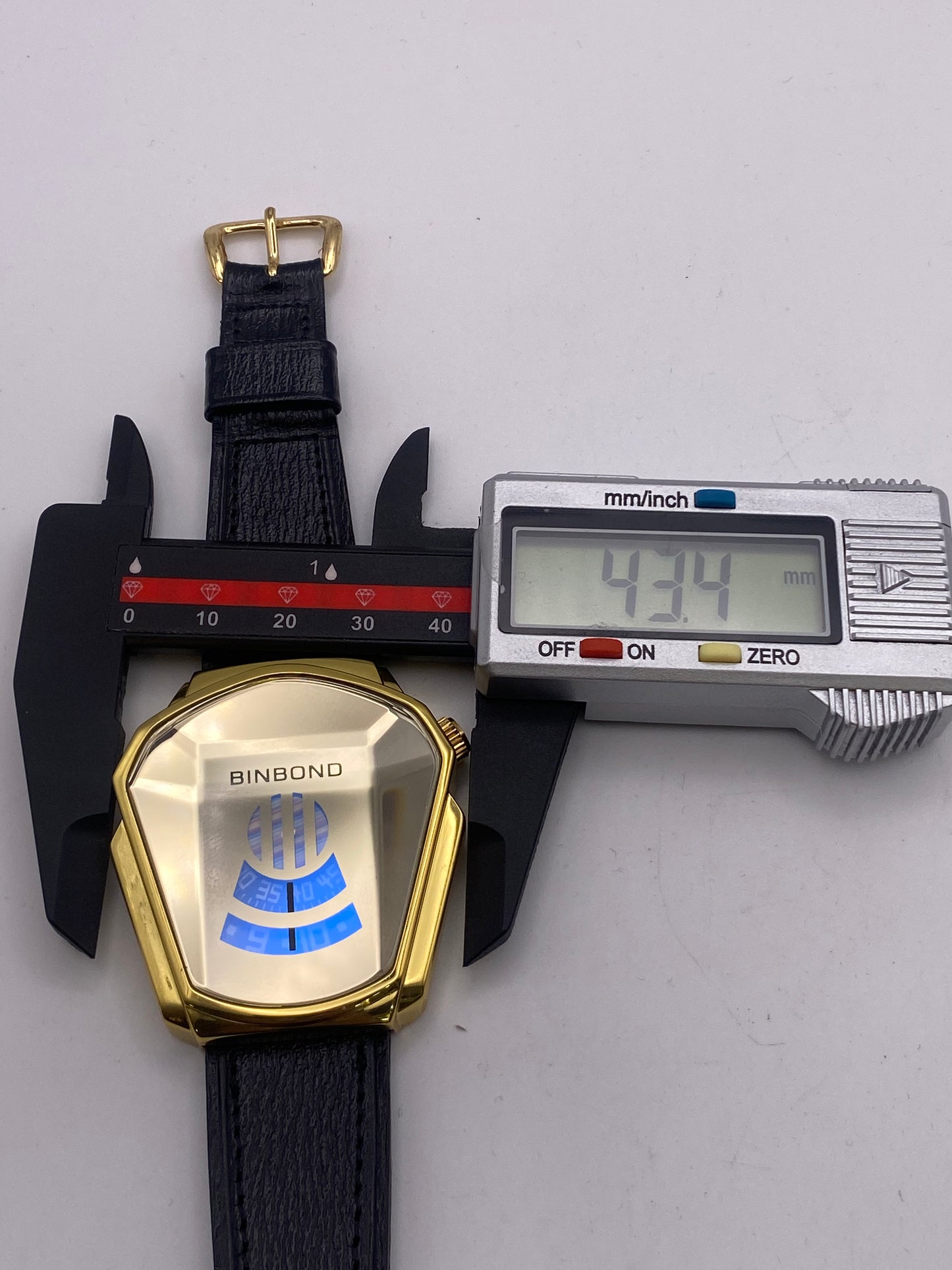 Unusual Gents Binbond Quartz Jump Hour Dress Watch