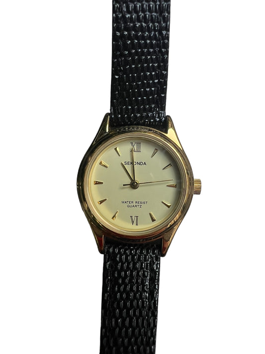 Exquisite Sekonda vintage ladies water resistant watch with black leather strap